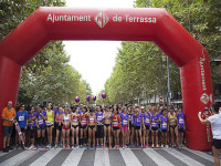 La sortida de la Cursa de les Dones // Imatge del Facebook de l'Associació Esportiva Mitja Marató de Terrassa