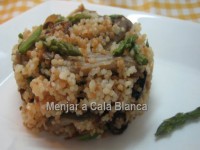 Cuscus con espárragos trigueros y setas de cardo // IMatge Menjar a Cala Blanca